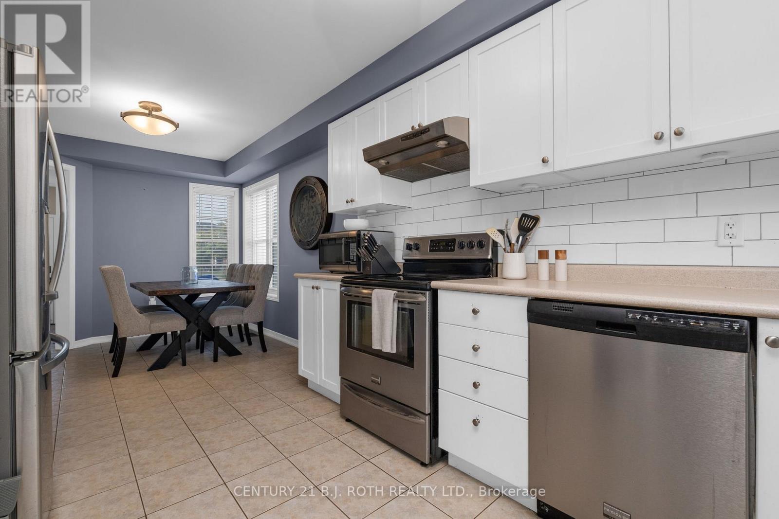 35 Mccann Lane, Essa (Angus), Ontario  L0M 1B4 - Photo 5 - N12981600