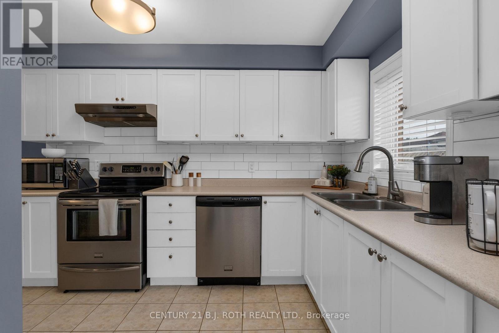 35 Mccann Lane, Essa (Angus), Ontario  L0M 1B4 - Photo 6 - N12981600