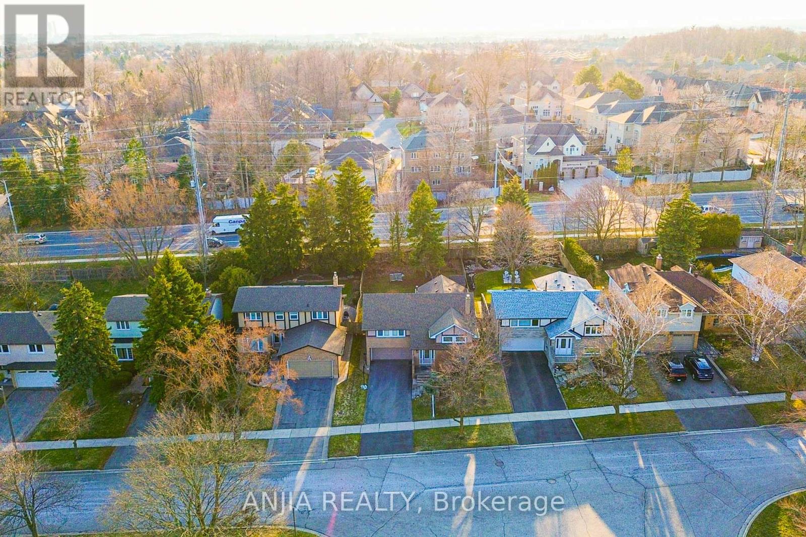 70 Briarwood Road, Markham, Ontario  L3R 2X3 - Photo 4 - N12981678