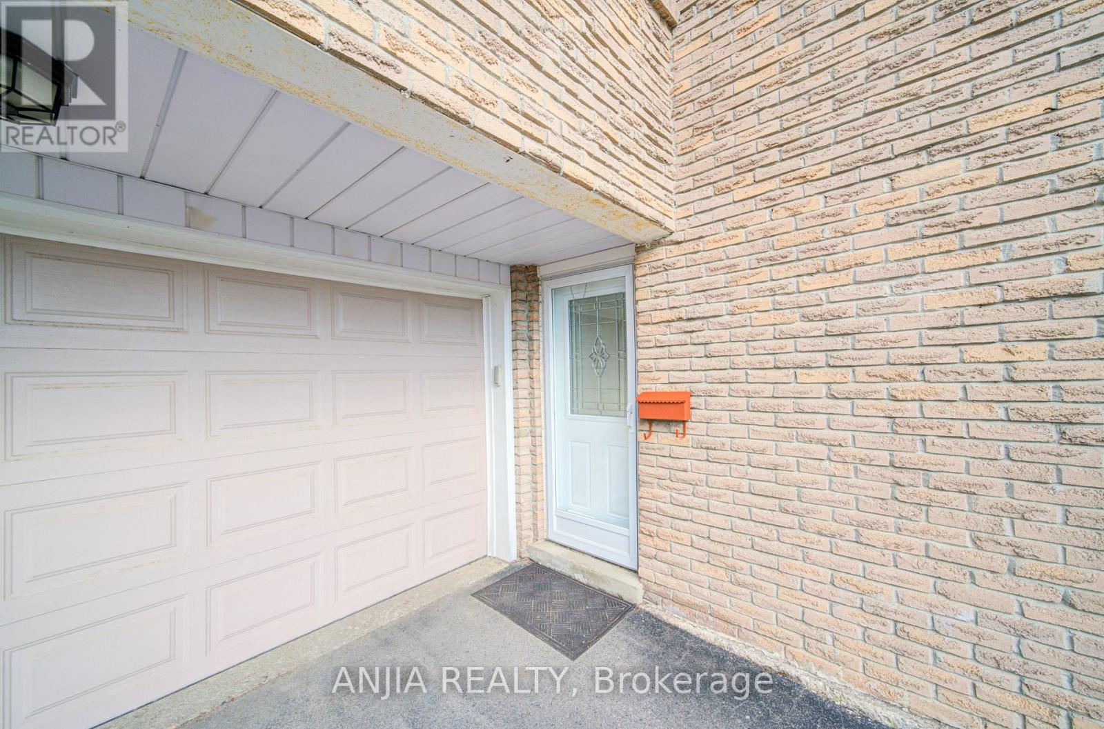 70 Briarwood Road, Markham, Ontario  L3R 2X3 - Photo 5 - N12981678