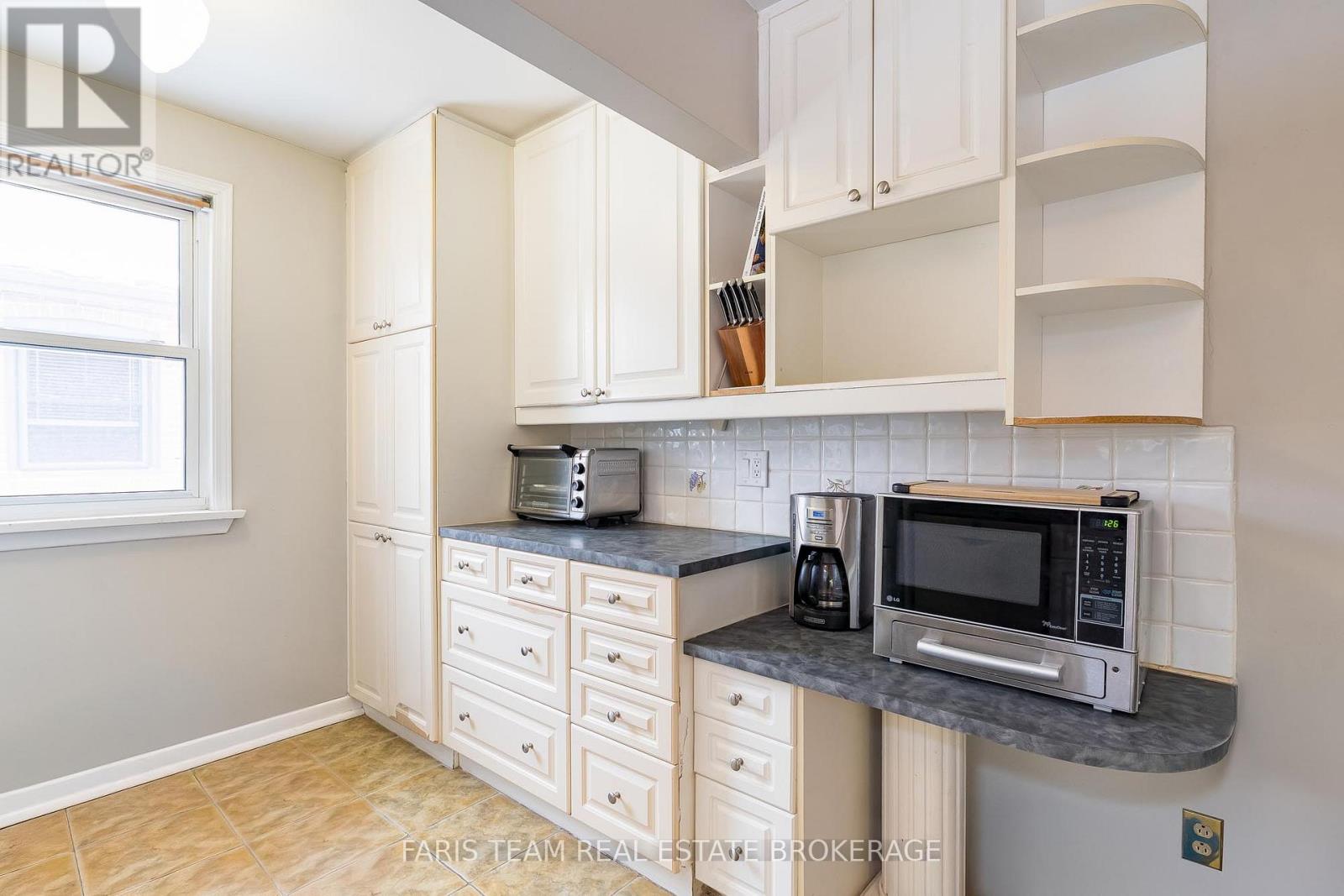 18 Newton Street, Barrie, Ontario  L4M 3N3 - Photo 8 - S12981316