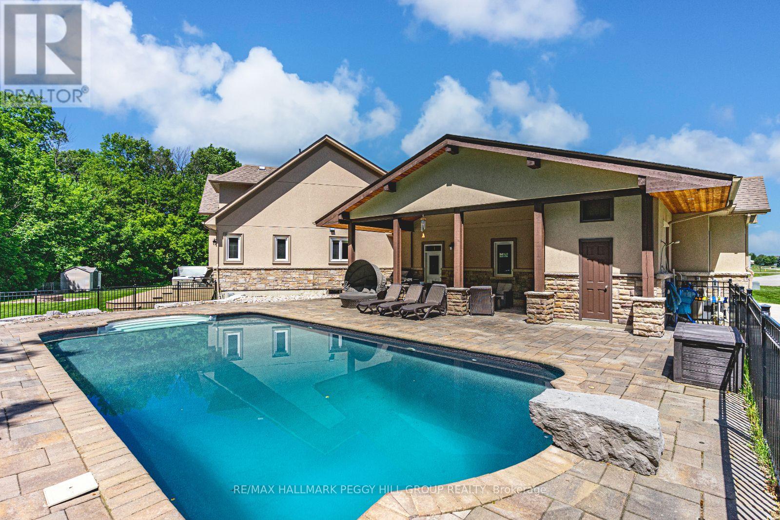 2 Sumach Court, Wasaga Beach, Ontario  L9Z 0A8 - Photo 2 - S12981340