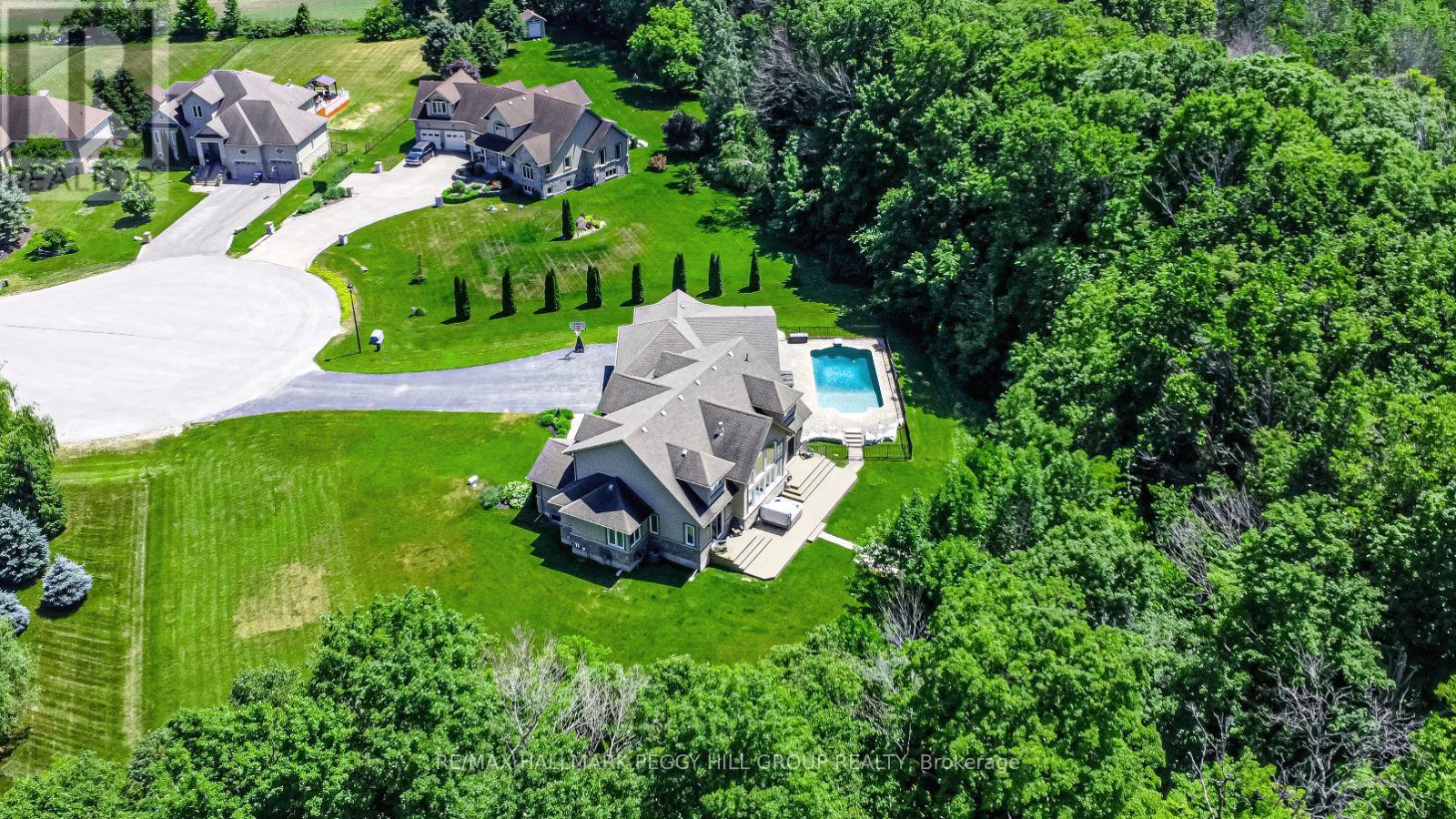 2 Sumach Court, Wasaga Beach, Ontario  L9Z 0A8 - Photo 3 - S12981340