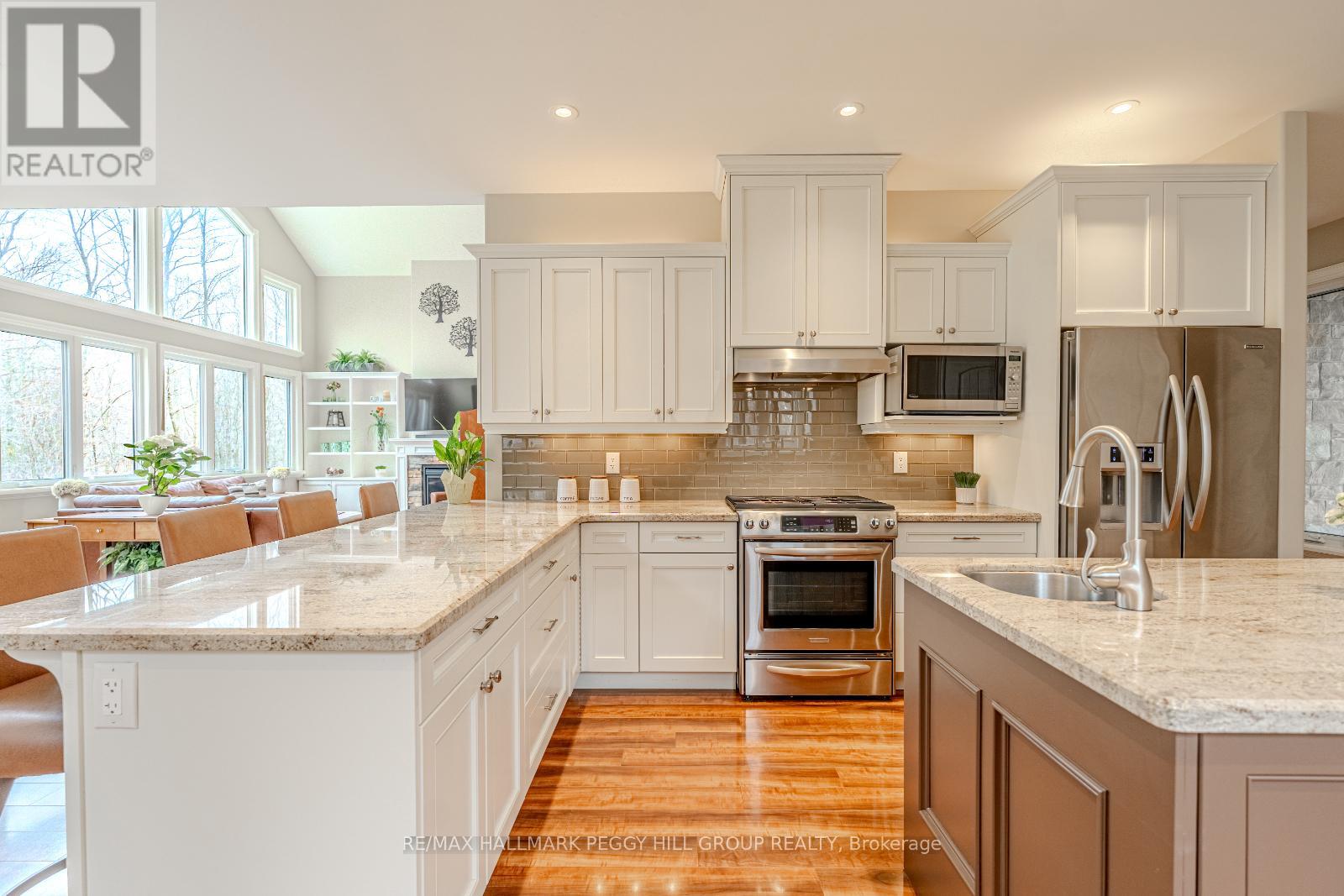 2 Sumach Court, Wasaga Beach, Ontario  L9Z 0A8 - Photo 4 - S12981340