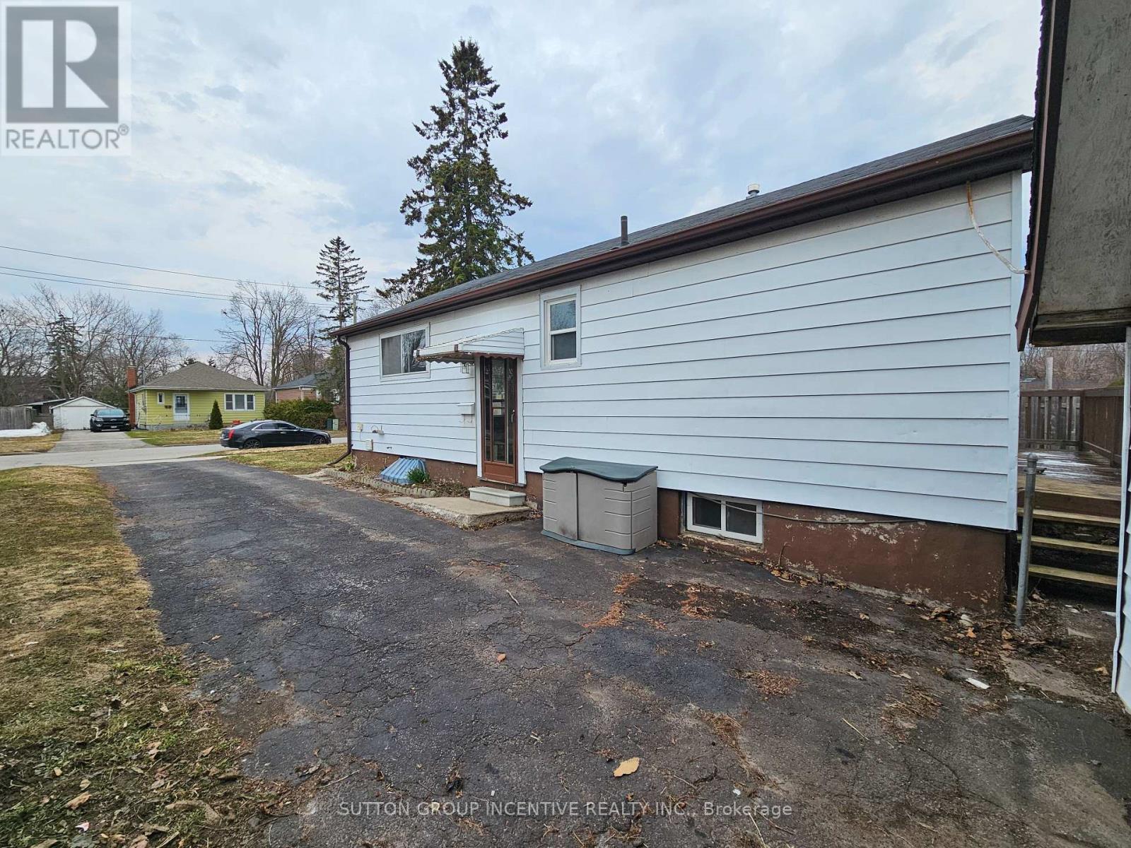 15 Newton Street, Barrie, Ontario  L4M 3N2 - Photo 3 - S12981478