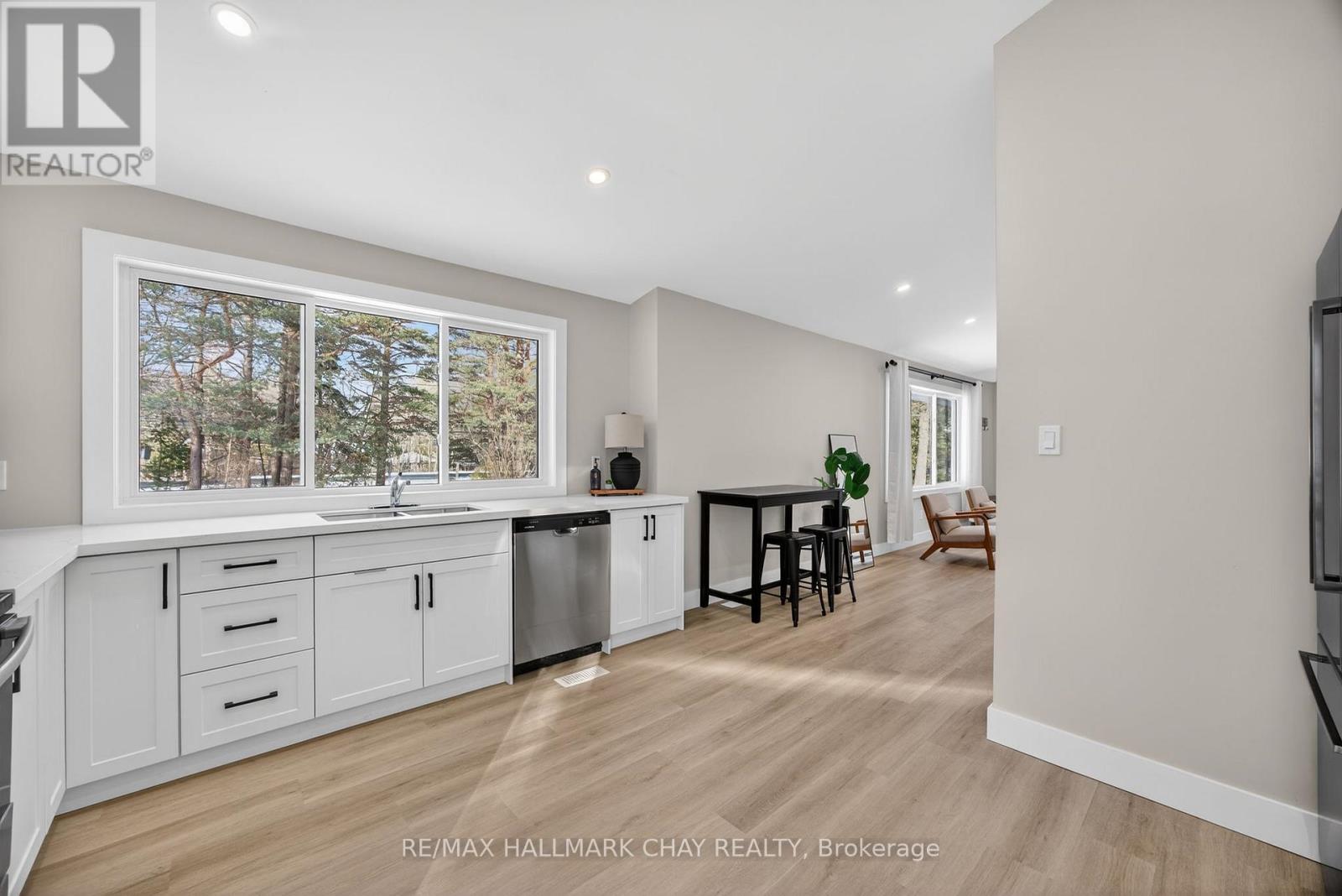 8717 Beachwood Road, Wasaga Beach, Ontario  L9Z 2G5 - Photo 17 - S12981632