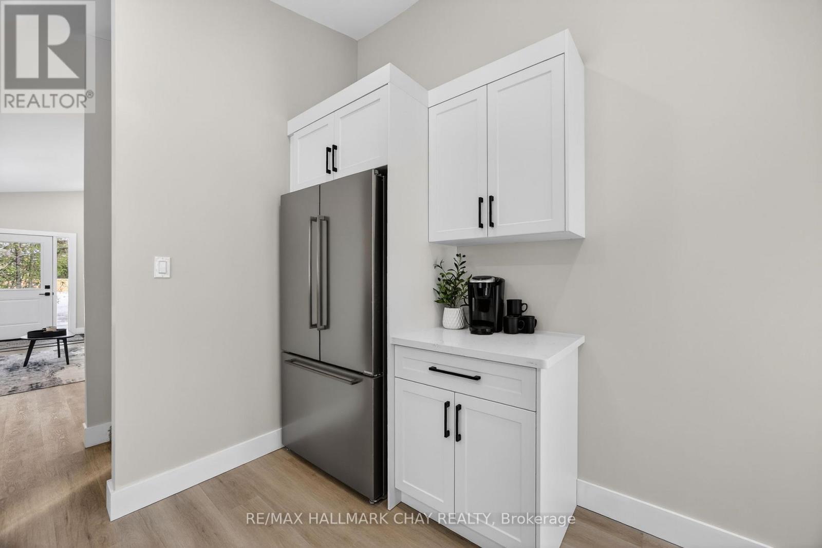 8717 Beachwood Road, Wasaga Beach, Ontario  L9Z 2G5 - Photo 19 - S12981632