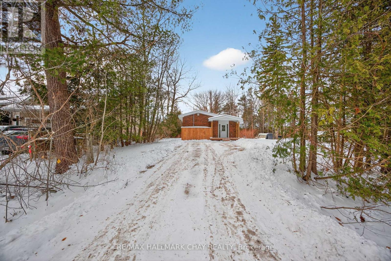 8717 Beachwood Road, Wasaga Beach, Ontario  L9Z 2G5 - Photo 2 - S12981632