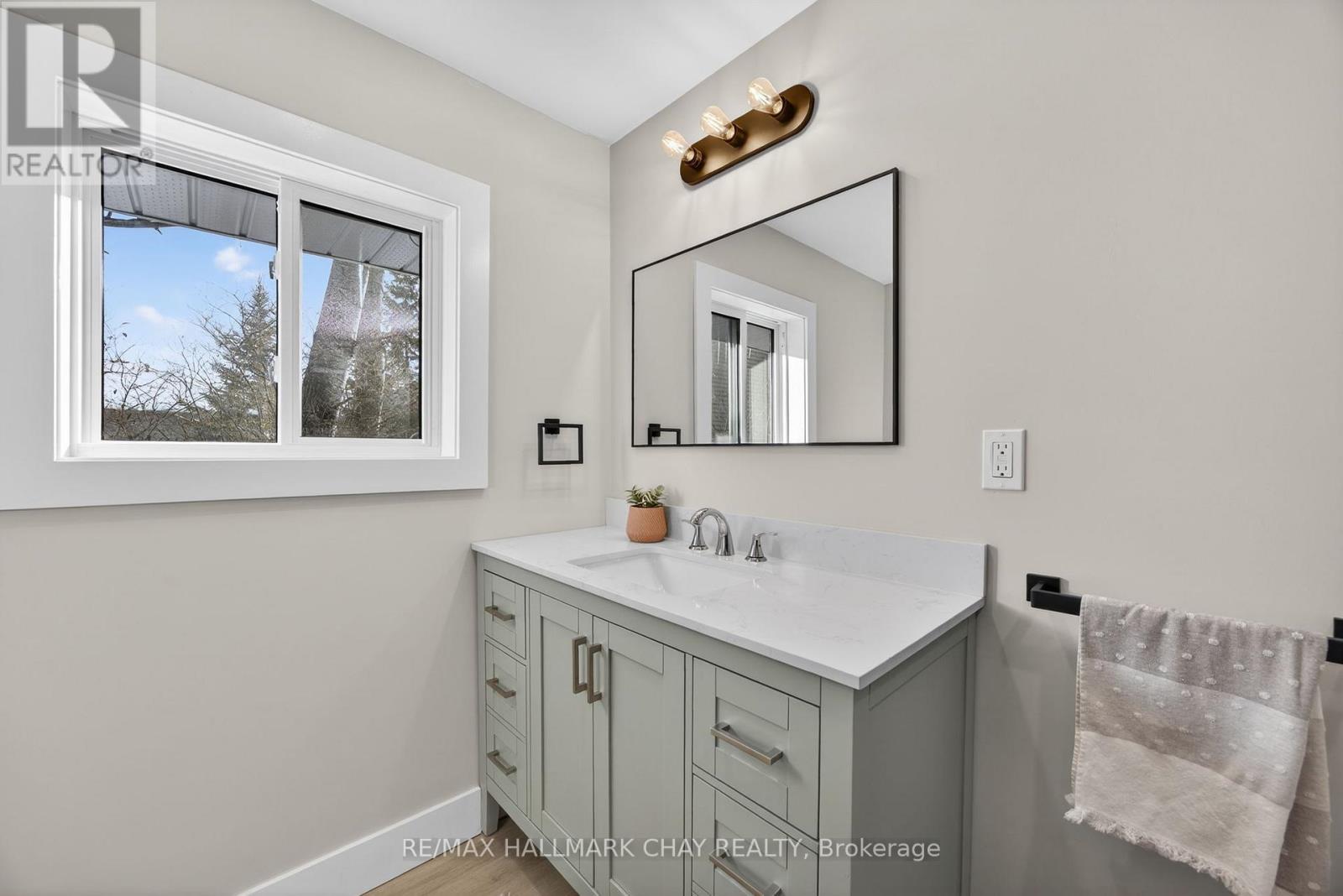 8717 Beachwood Road, Wasaga Beach, Ontario  L9Z 2G5 - Photo 31 - S12981632