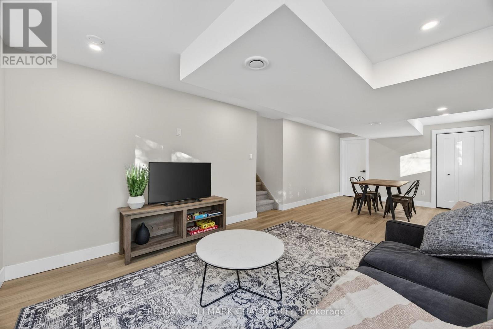 8717 Beachwood Road, Wasaga Beach, Ontario  L9Z 2G5 - Photo 36 - S12981632