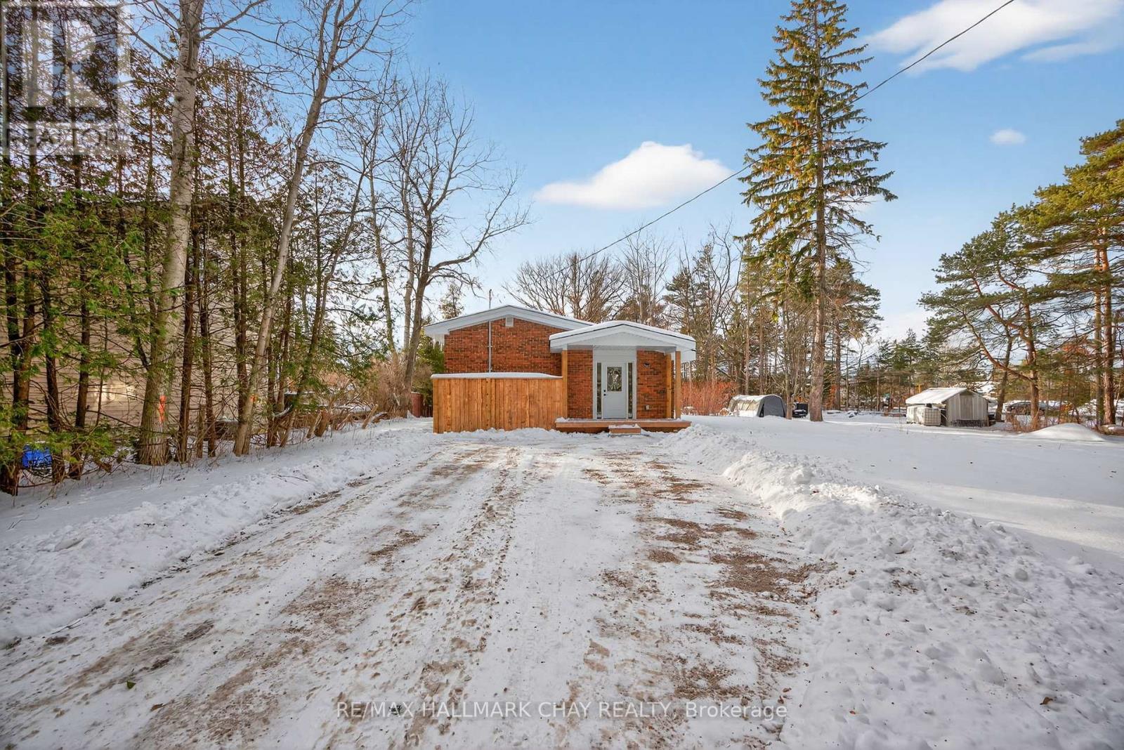 8717 Beachwood Road, Wasaga Beach, Ontario  L9Z 2G5 - Photo 4 - S12981632