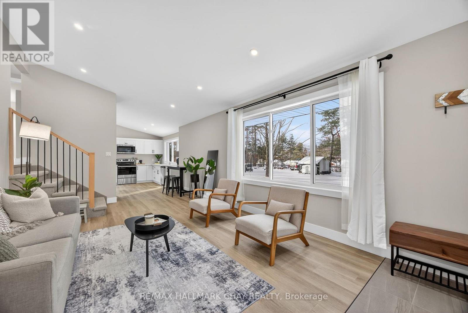 8717 Beachwood Road, Wasaga Beach, Ontario  L9Z 2G5 - Photo 7 - S12981632