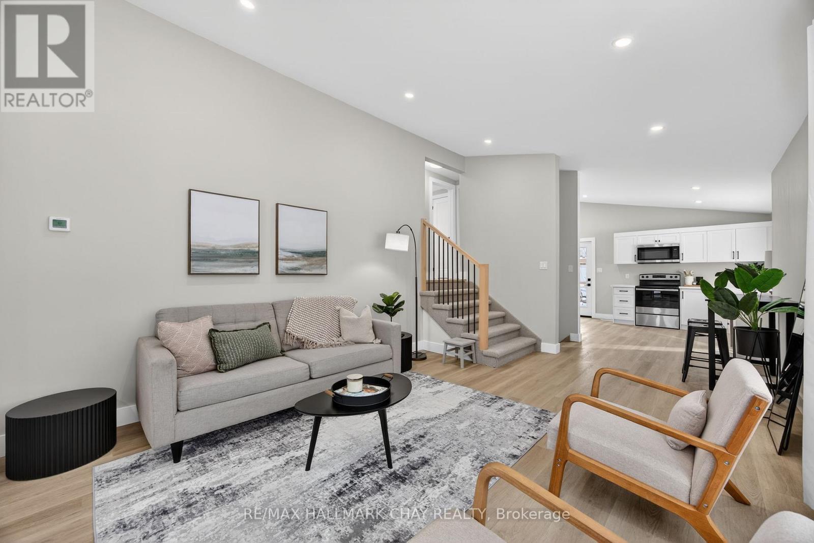 8717 Beachwood Road, Wasaga Beach, Ontario  L9Z 2G5 - Photo 9 - S12981632