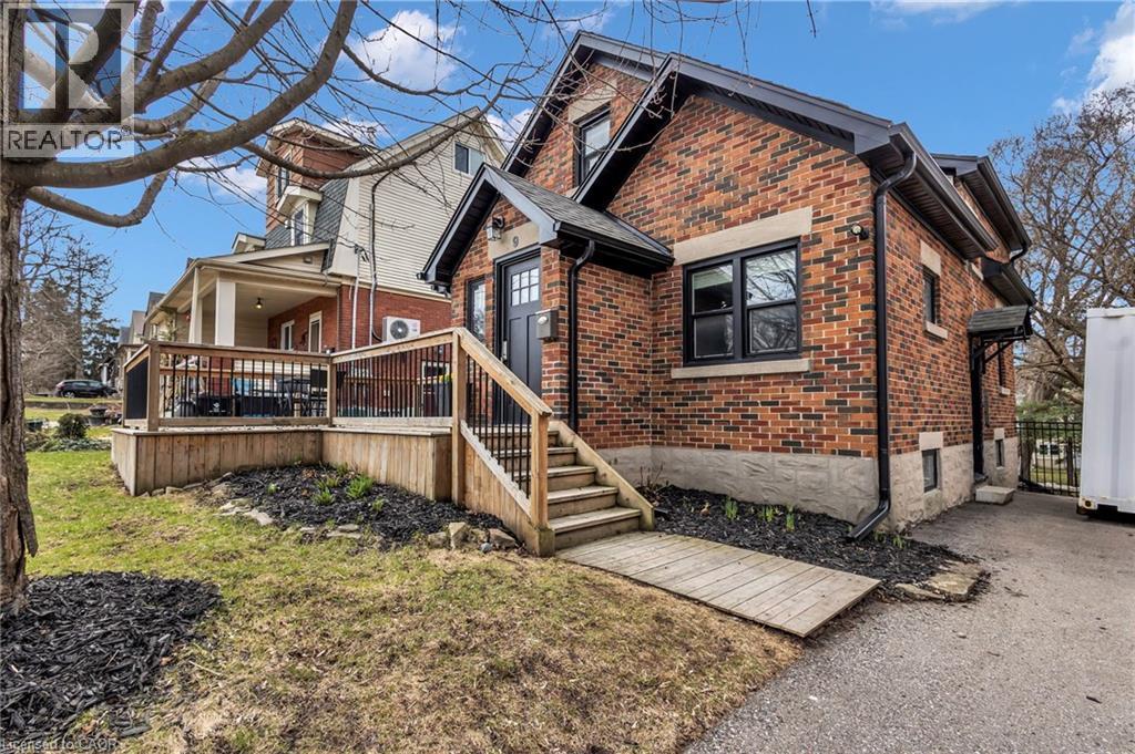 9 Dunbar Road S, Waterloo, Ontario  N2L 2C9 - Photo 3 - 40817524