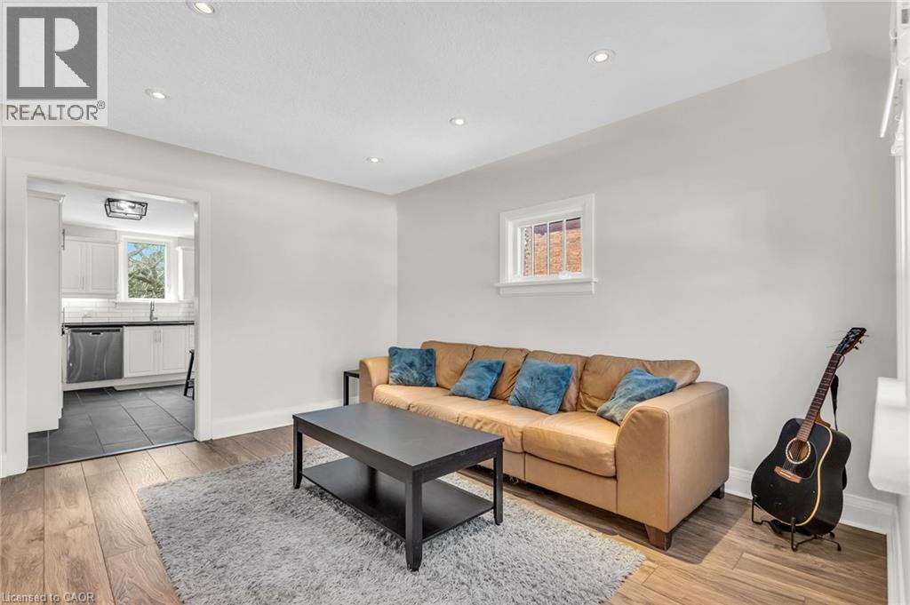 9 Dunbar Road S, Waterloo, Ontario  N2L 2C9 - Photo 5 - 40817524