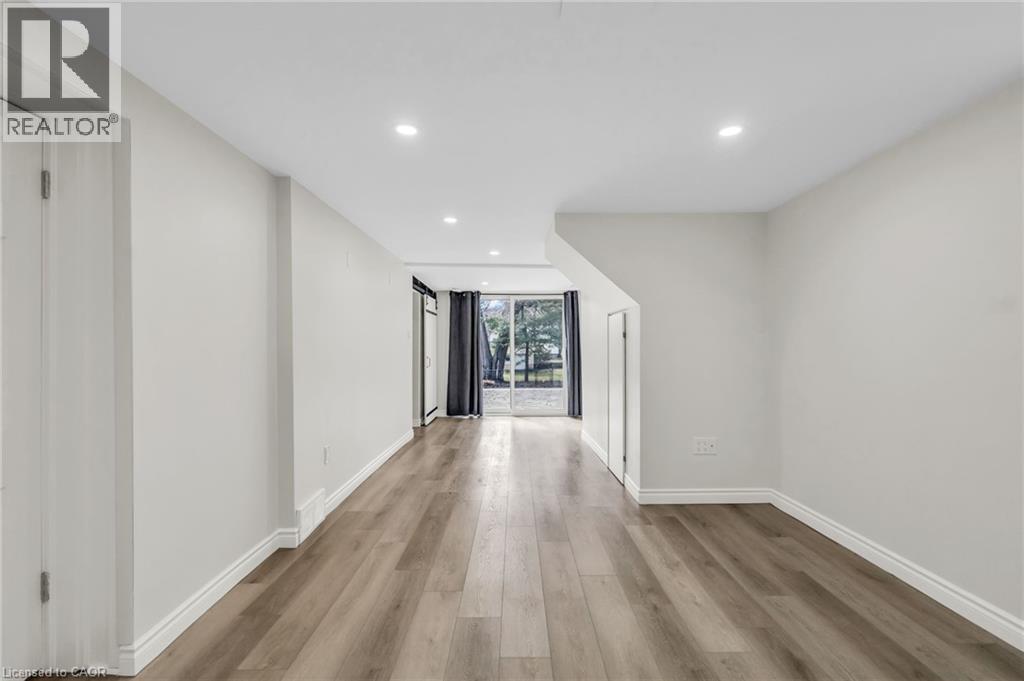 9 Dunbar Road S, Waterloo, Ontario  N2L 2C9 - Photo 27 - 40817524