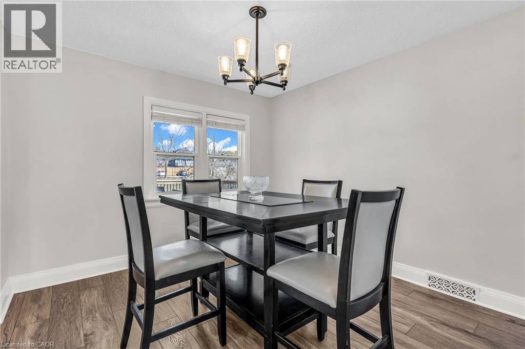 9 Dunbar Road S, Waterloo, Ontario  N2L 2C9 - Photo 9 - 40817524