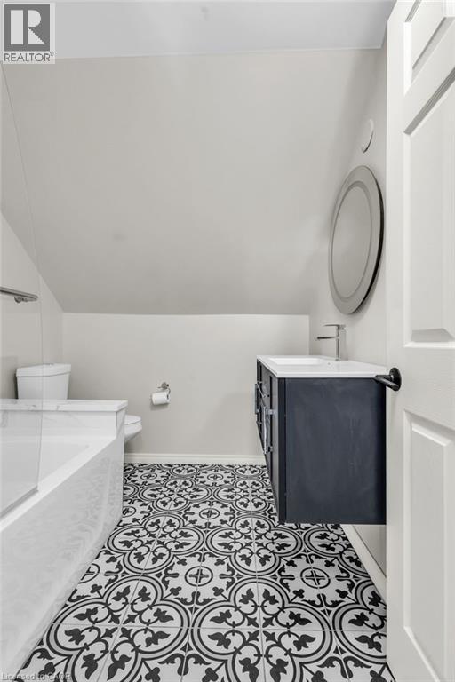 9 Dunbar Road S, Waterloo, Ontario  N2L 2C9 - Photo 24 - 40817524