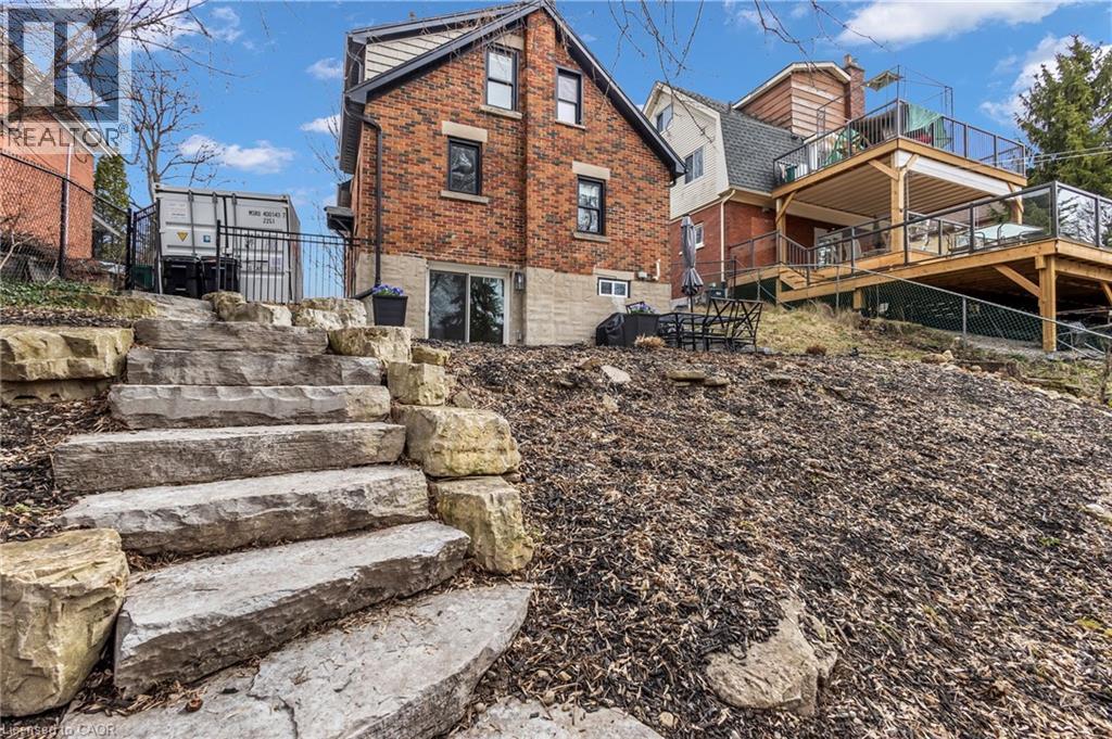 9 Dunbar Road S, Waterloo, Ontario  N2L 2C9 - Photo 37 - 40817524