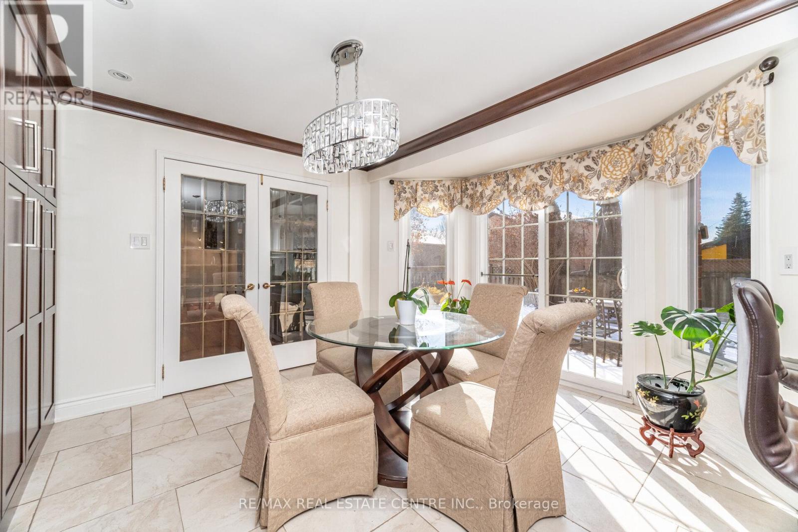 15 Brookbank Court, Brampton, Ontario  L6Z 3G4 - Photo 13 - W12981318