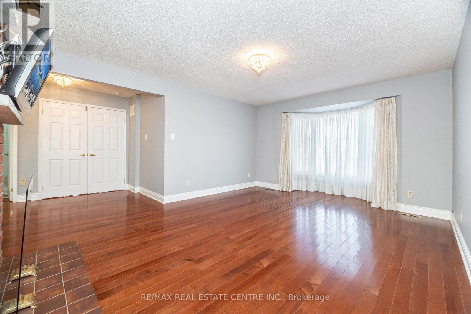 15 Brookbank Court, Brampton, Ontario  L6Z 3G4 - Photo 25 - W12981318