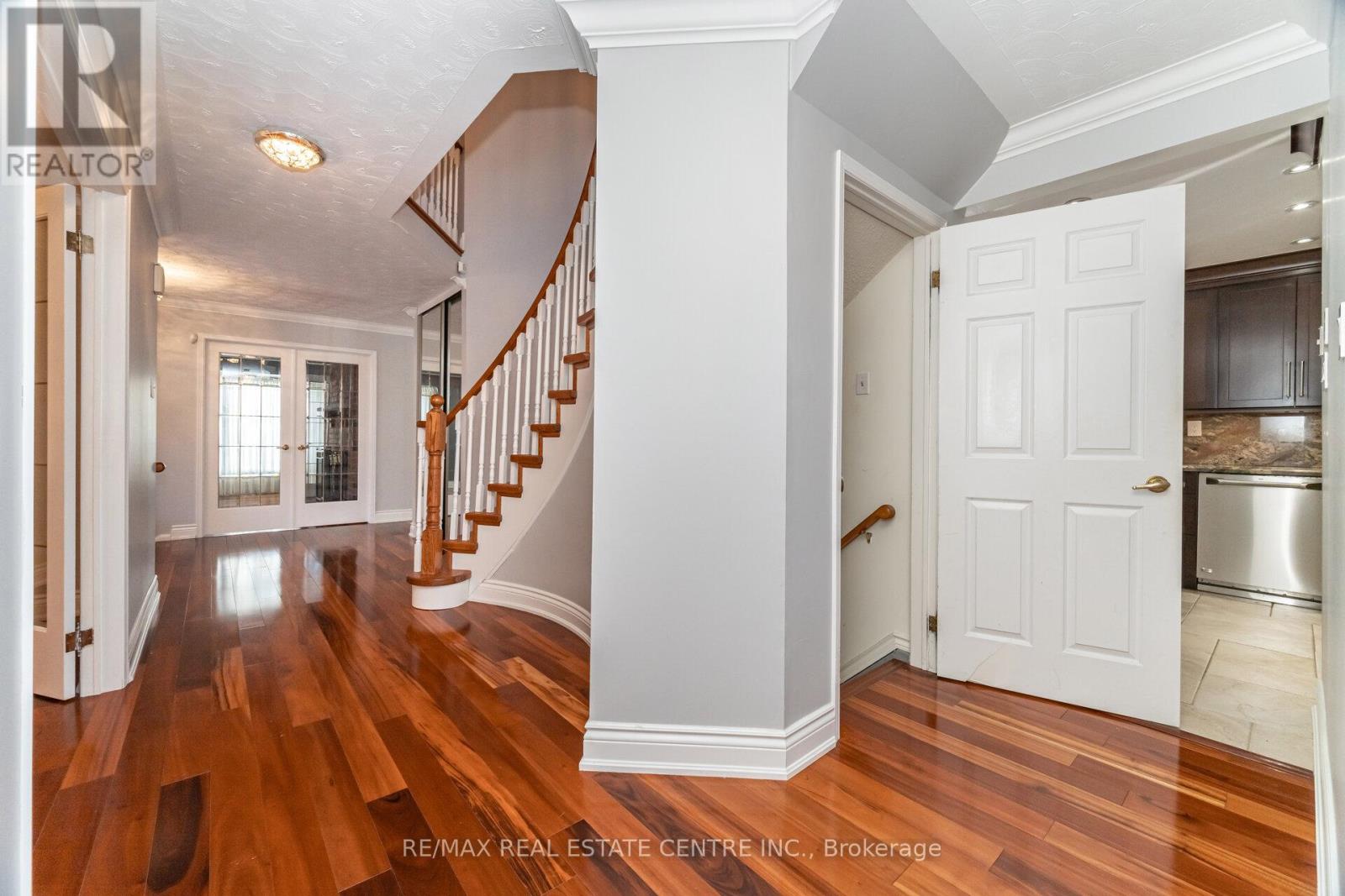 15 Brookbank Court, Brampton, Ontario  L6Z 3G4 - Photo 35 - W12981318