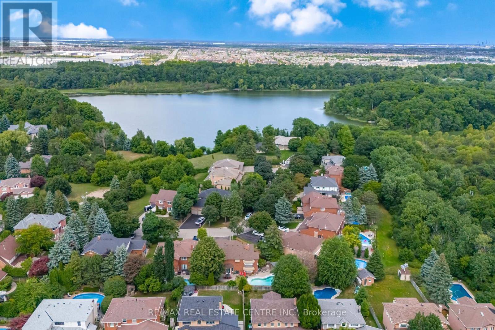 15 Brookbank Court, Brampton, Ontario  L6Z 3G4 - Photo 49 - W12981318