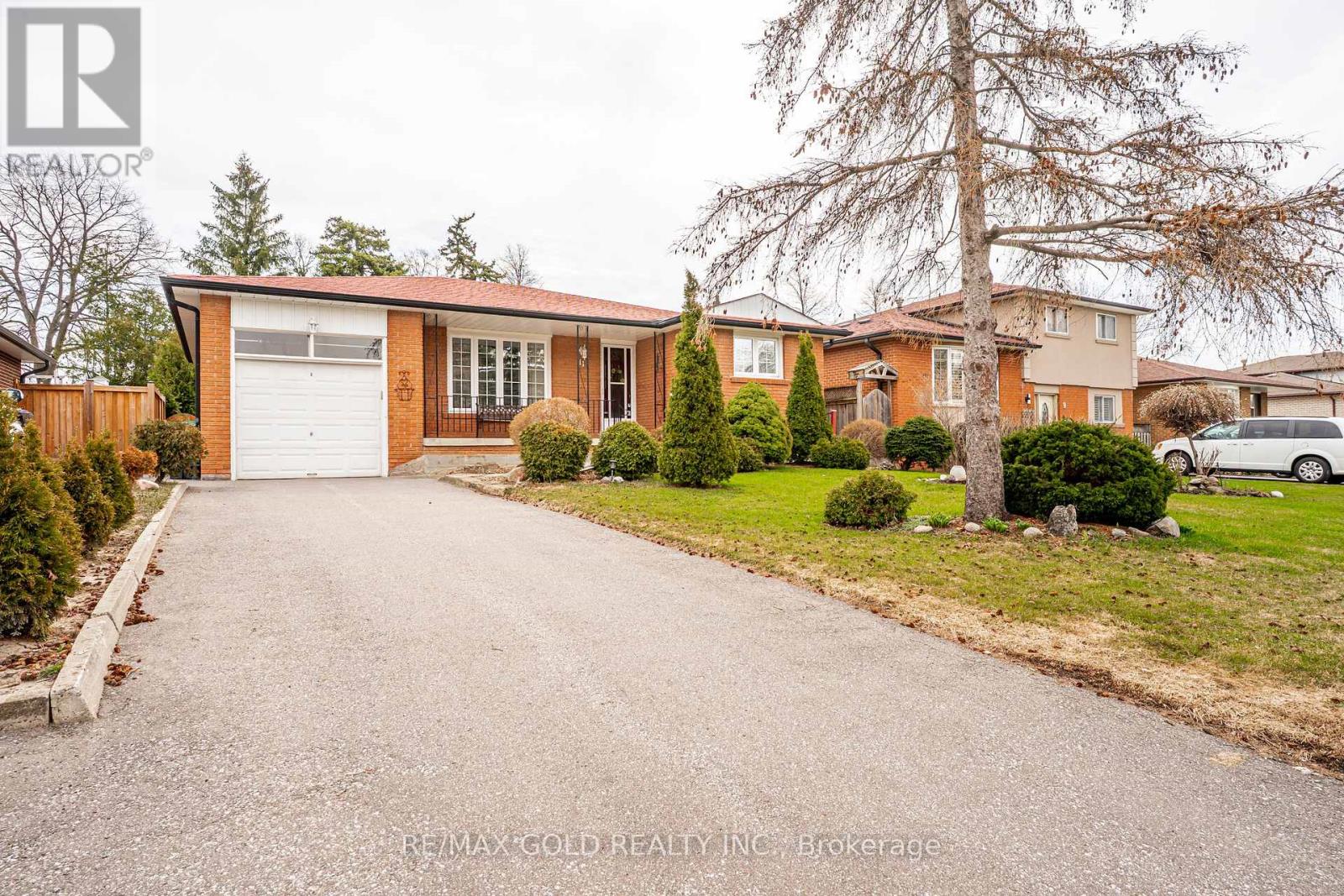 11 EDGEBROOK CRESCENT, Brampton, Ontario