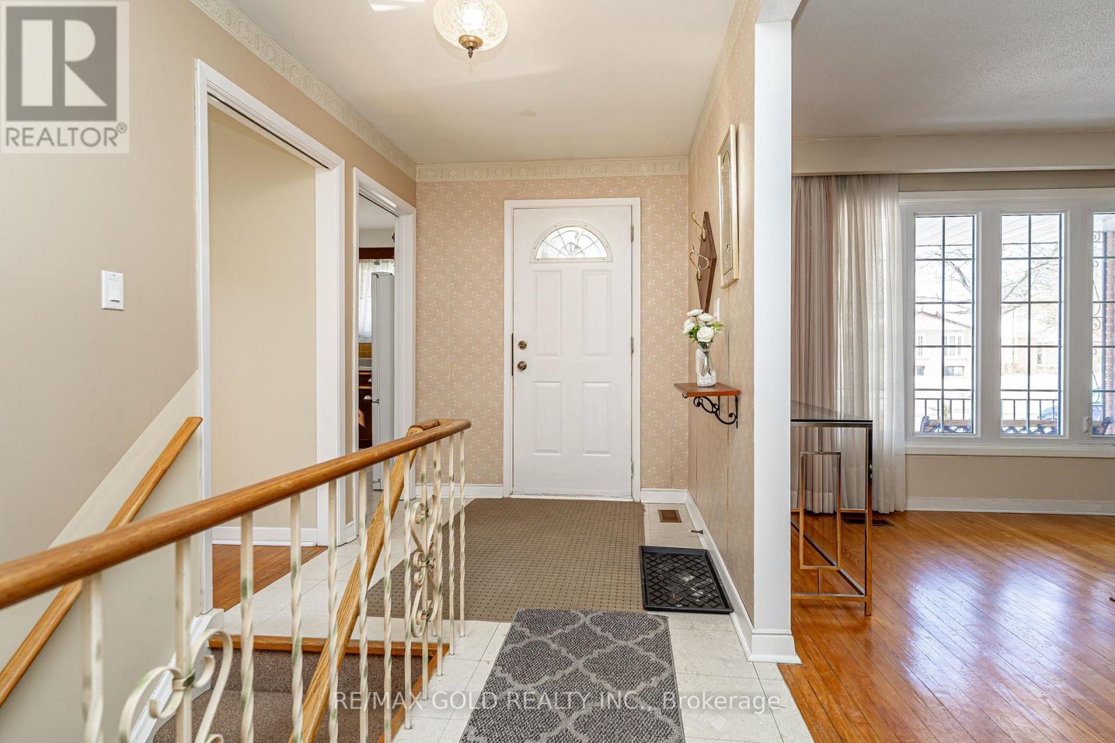 11 Edgebrook Crescent, Brampton, Ontario  L6T 1Y6 - Photo 6 - W12981370