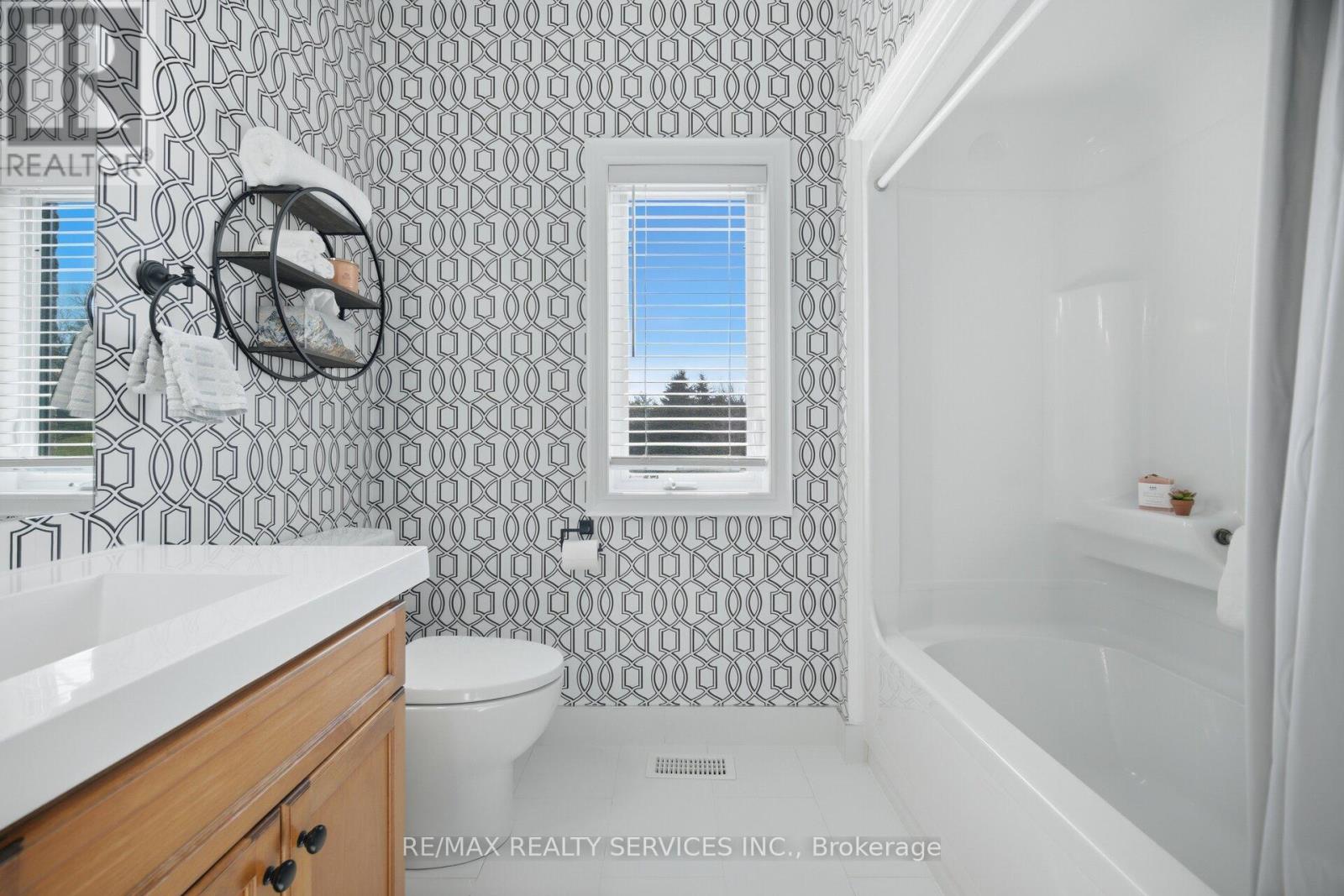 34 Isabella Street, Caledon, Ontario  L7C 1N7 - Photo 33 - W12981384