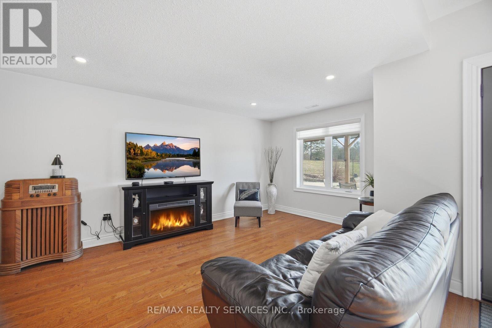 34 Isabella Street, Caledon, Ontario  L7C 1N7 - Photo 41 - W12981384