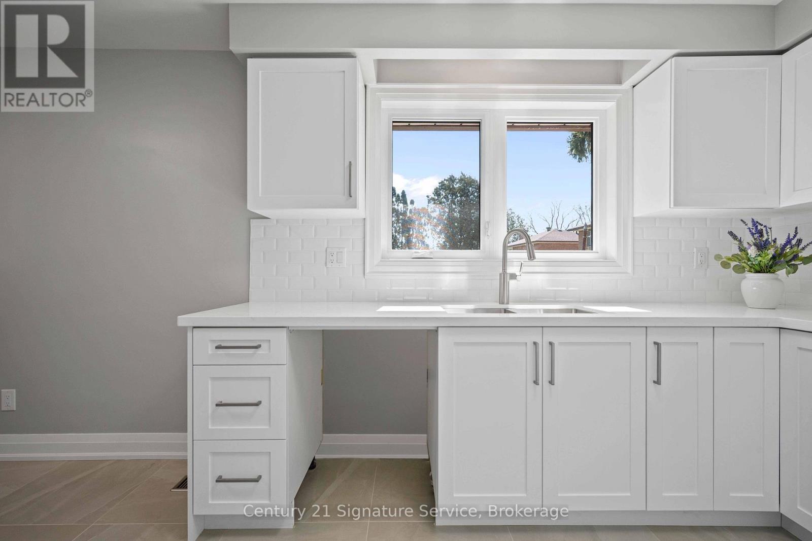 2362 Denise Road, Mississauga, Ontario  L4X 1J4 - Photo 14 - W12981388