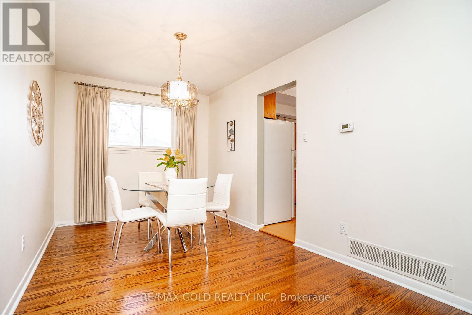 34 Deerfield Crescent, Brampton, Ontario  L6T 1K7 - Photo 10 - W12981394