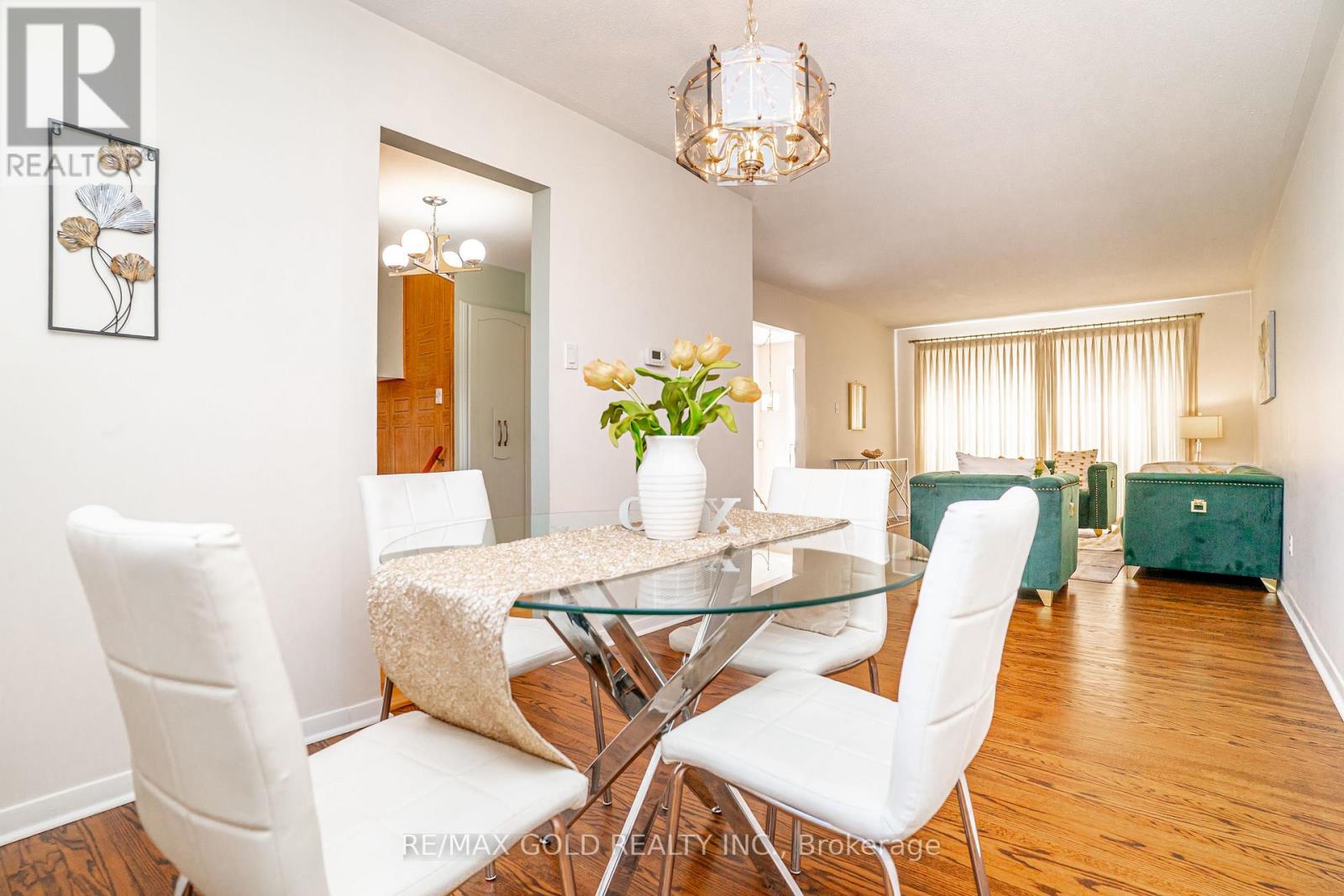 34 Deerfield Crescent, Brampton, Ontario  L6T 1K7 - Photo 11 - W12981394