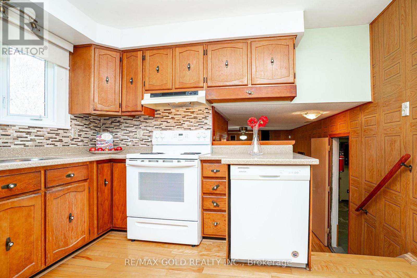 34 Deerfield Crescent, Brampton, Ontario  L6T 1K7 - Photo 14 - W12981394