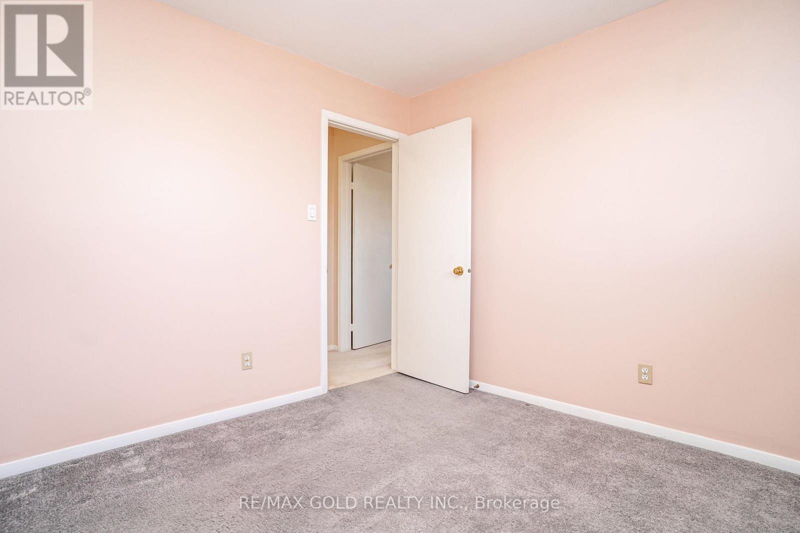 34 Deerfield Crescent, Brampton, Ontario  L6T 1K7 - Photo 21 - W12981394