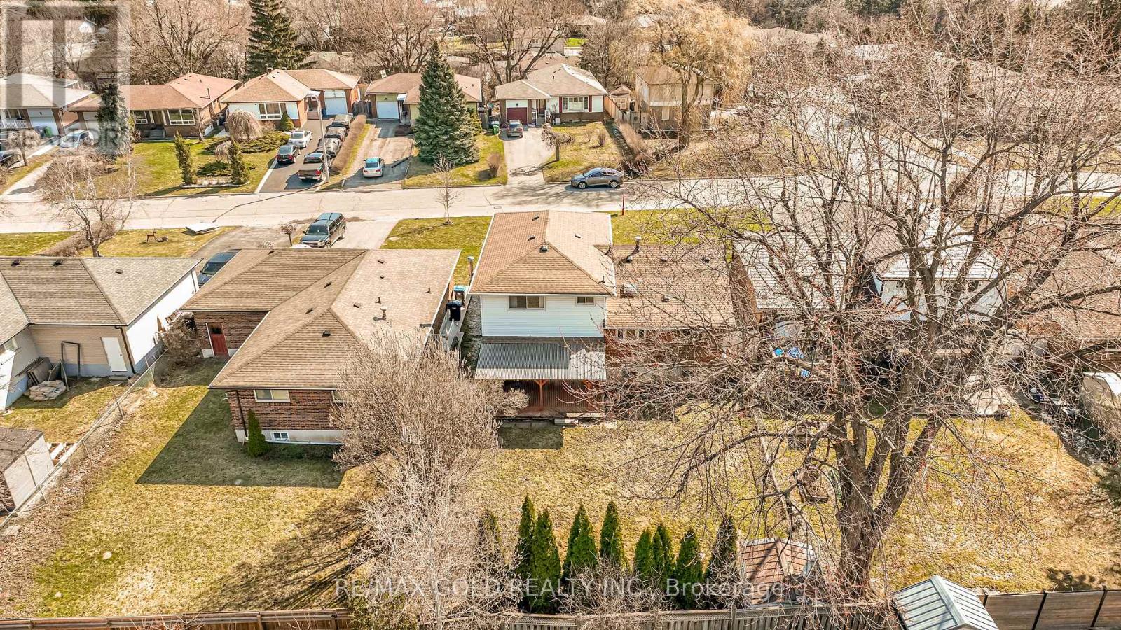 34 Deerfield Crescent, Brampton, Ontario  L6T 1K7 - Photo 41 - W12981394