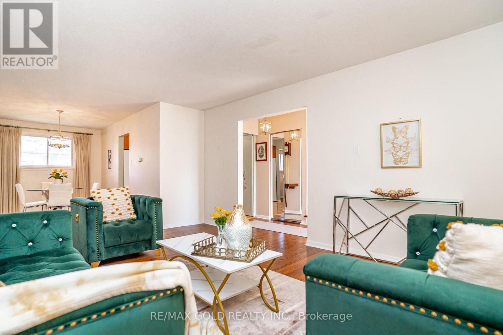 34 Deerfield Crescent, Brampton, Ontario  L6T 1K7 - Photo 9 - W12981394