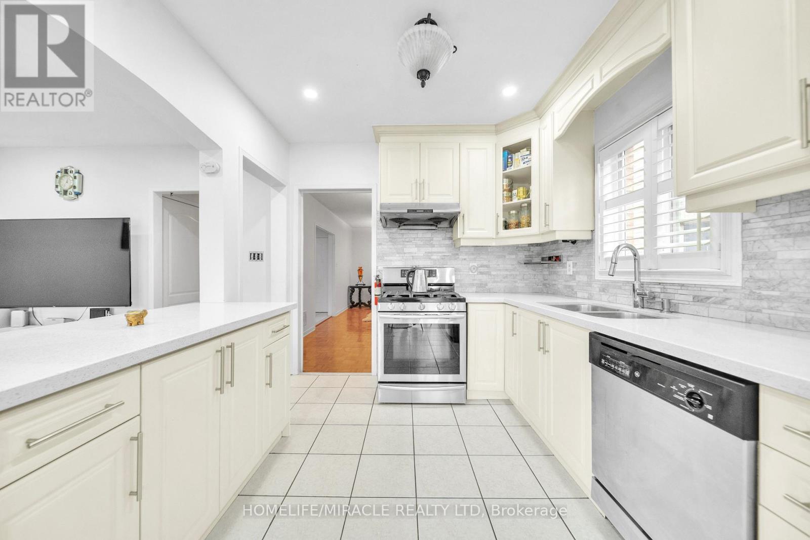 19 Culture Crescent, Brampton, Ontario  L6X 4V4 - Photo 17 - W12981404