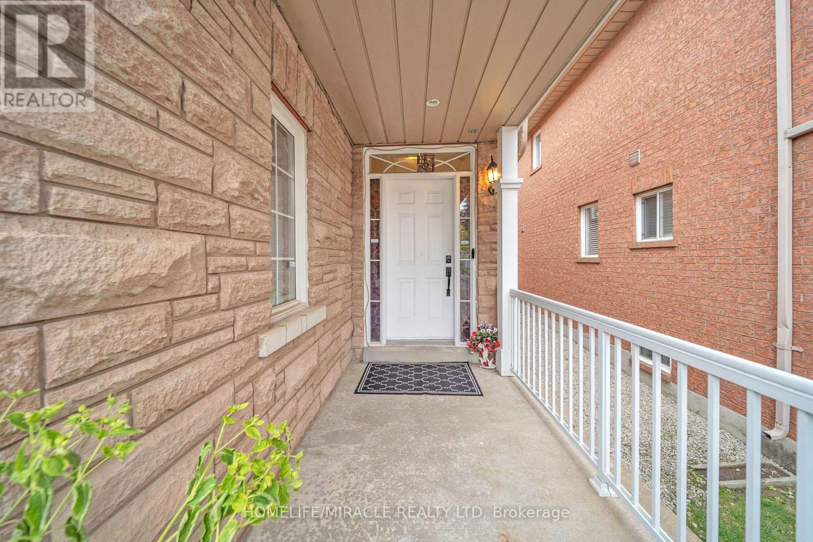 19 Culture Crescent, Brampton, Ontario  L6X 4V4 - Photo 5 - W12981404