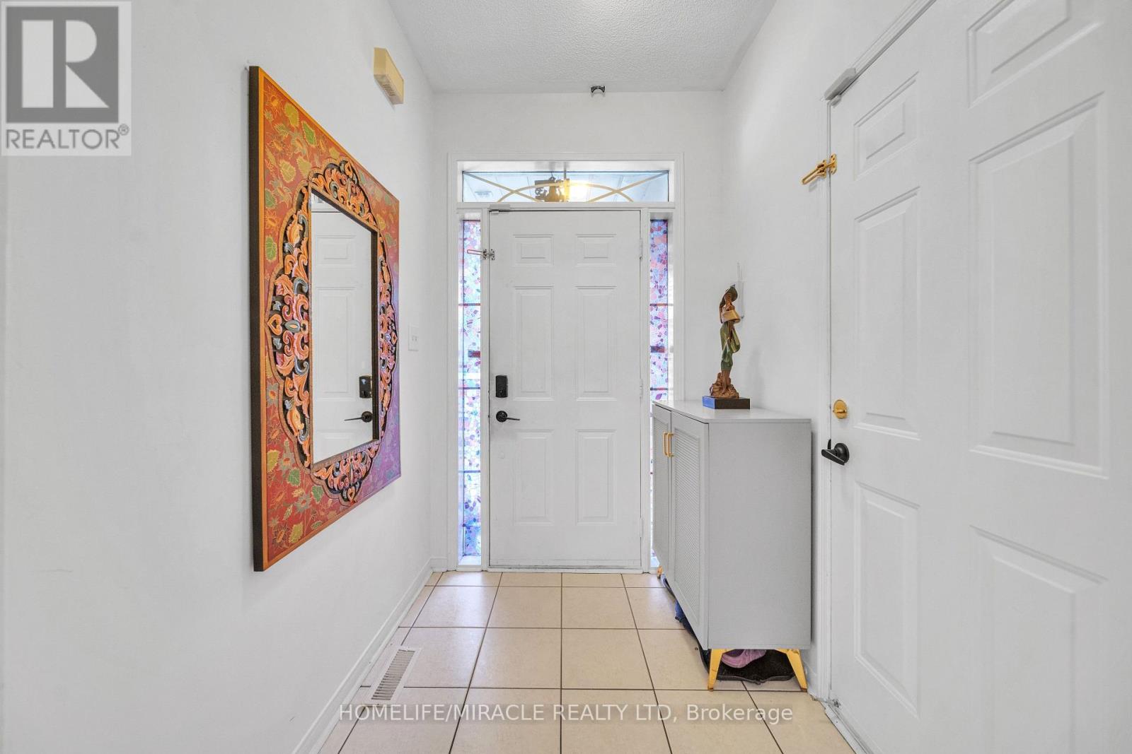 19 Culture Crescent, Brampton, Ontario  L6X 4V4 - Photo 6 - W12981404