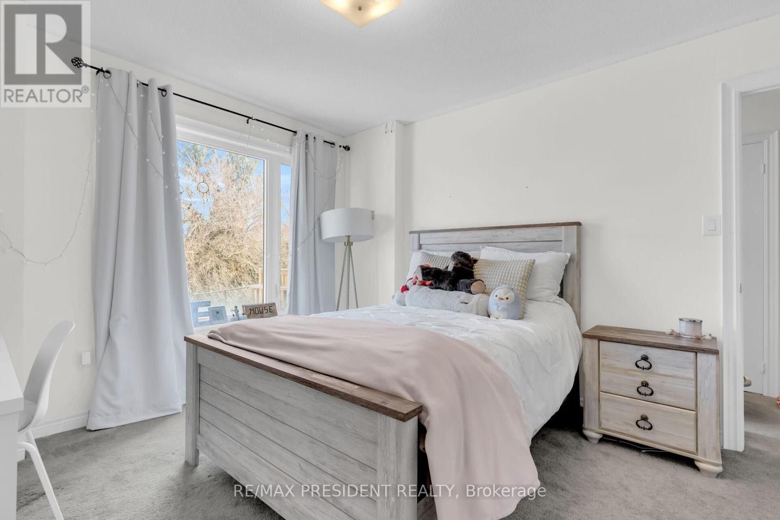 40 Queenpost Drive, Brampton (Credit Valley), Ontario  L6Y 6L2 - Photo 11 - W12981424