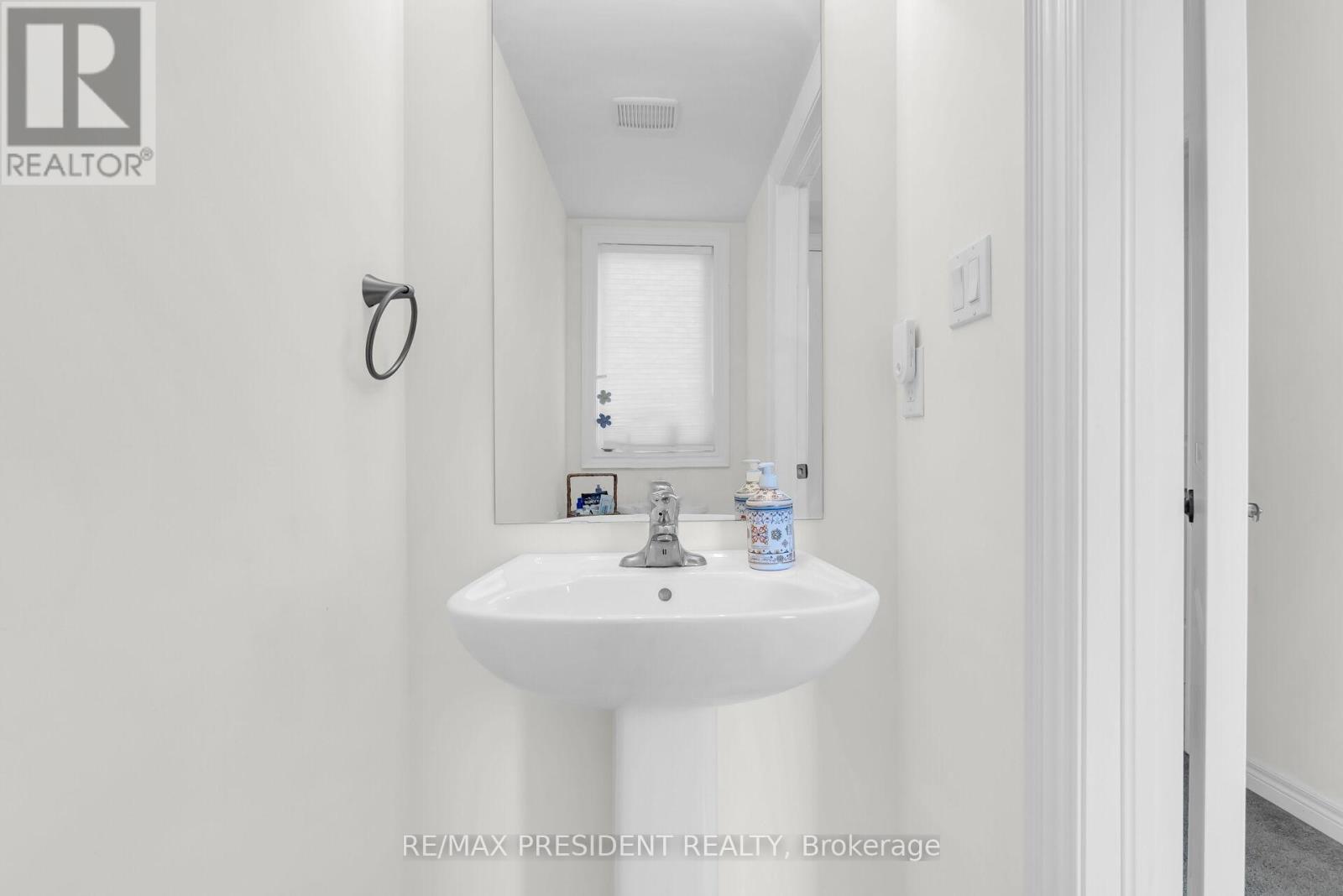 40 Queenpost Drive, Brampton (Credit Valley), Ontario  L6Y 6L2 - Photo 14 - W12981424