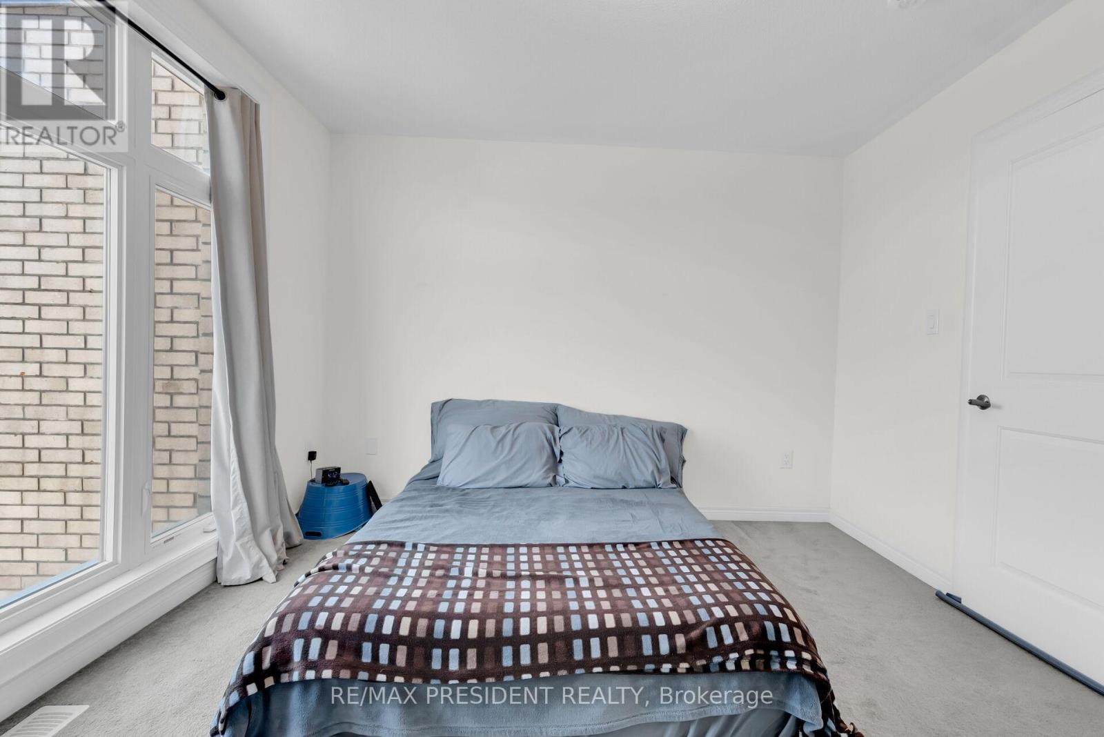 40 Queenpost Drive, Brampton (Credit Valley), Ontario  L6Y 6L2 - Photo 27 - W12981424