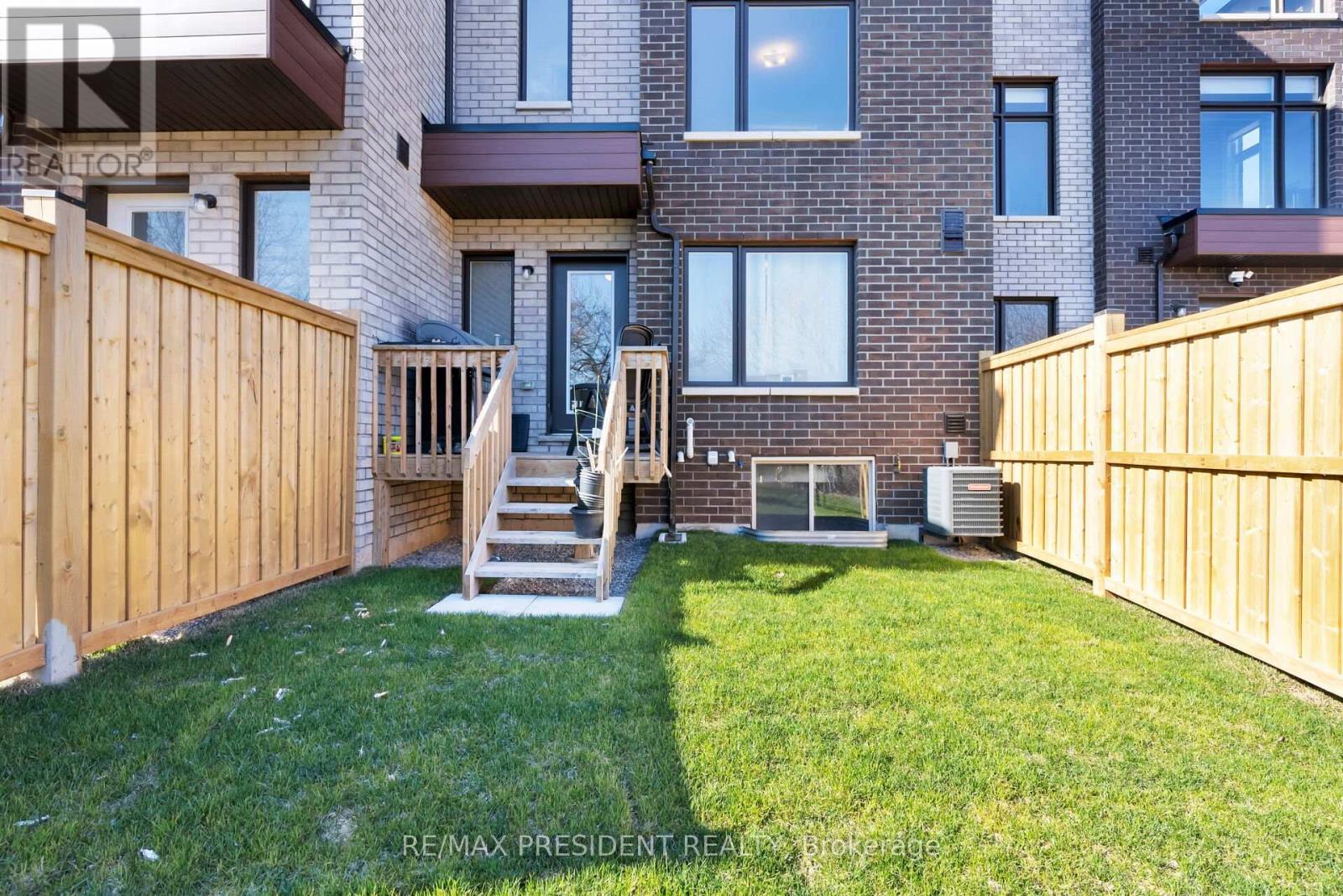 40 Queenpost Drive, Brampton (Credit Valley), Ontario  L6Y 6L2 - Photo 37 - W12981424