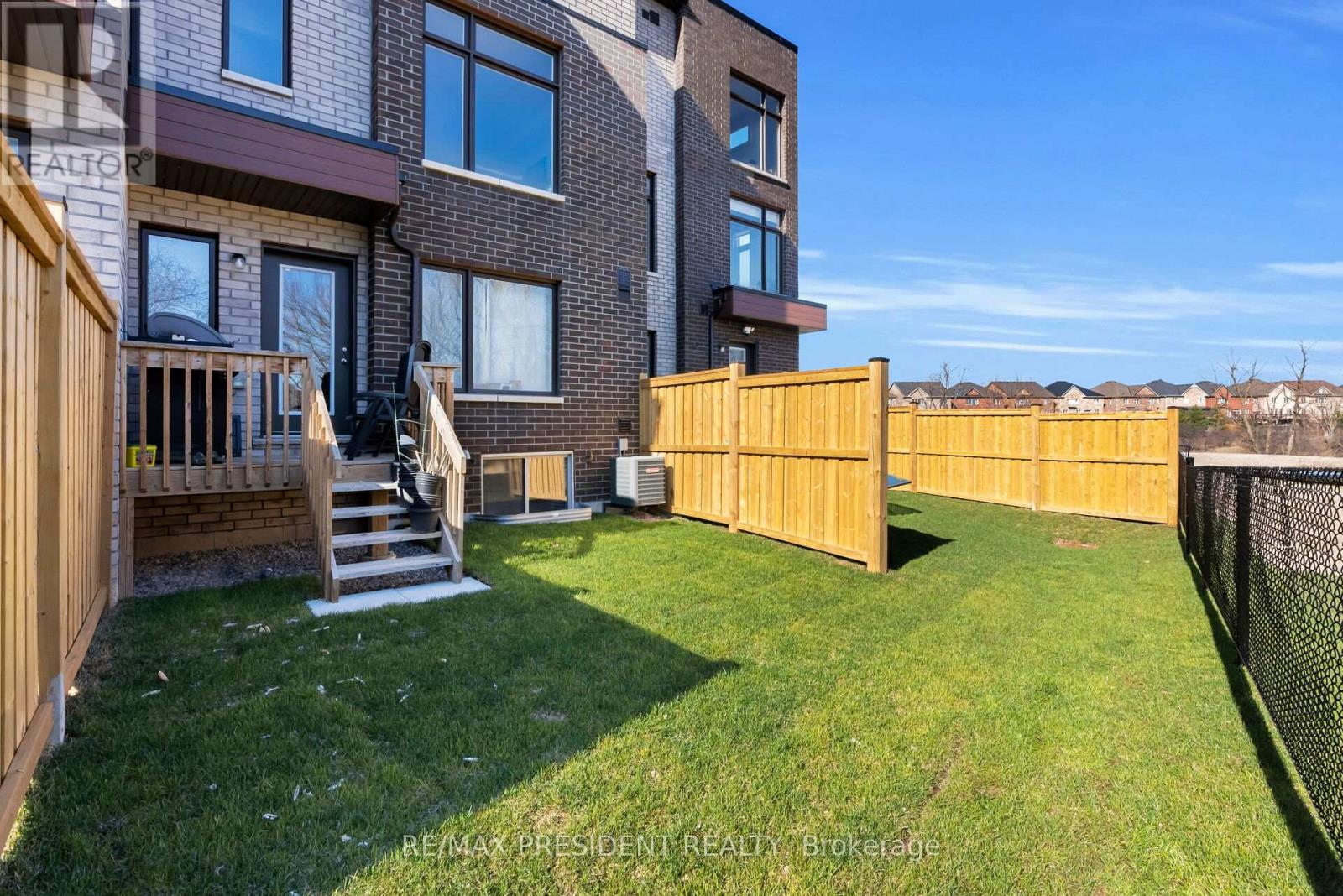 40 Queenpost Drive, Brampton (Credit Valley), Ontario  L6Y 6L2 - Photo 38 - W12981424