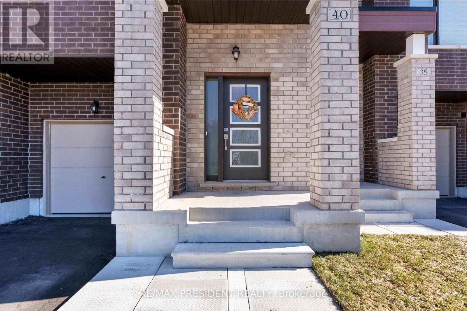 40 Queenpost Drive, Brampton (Credit Valley), Ontario  L6Y 6L2 - Photo 6 - W12981424