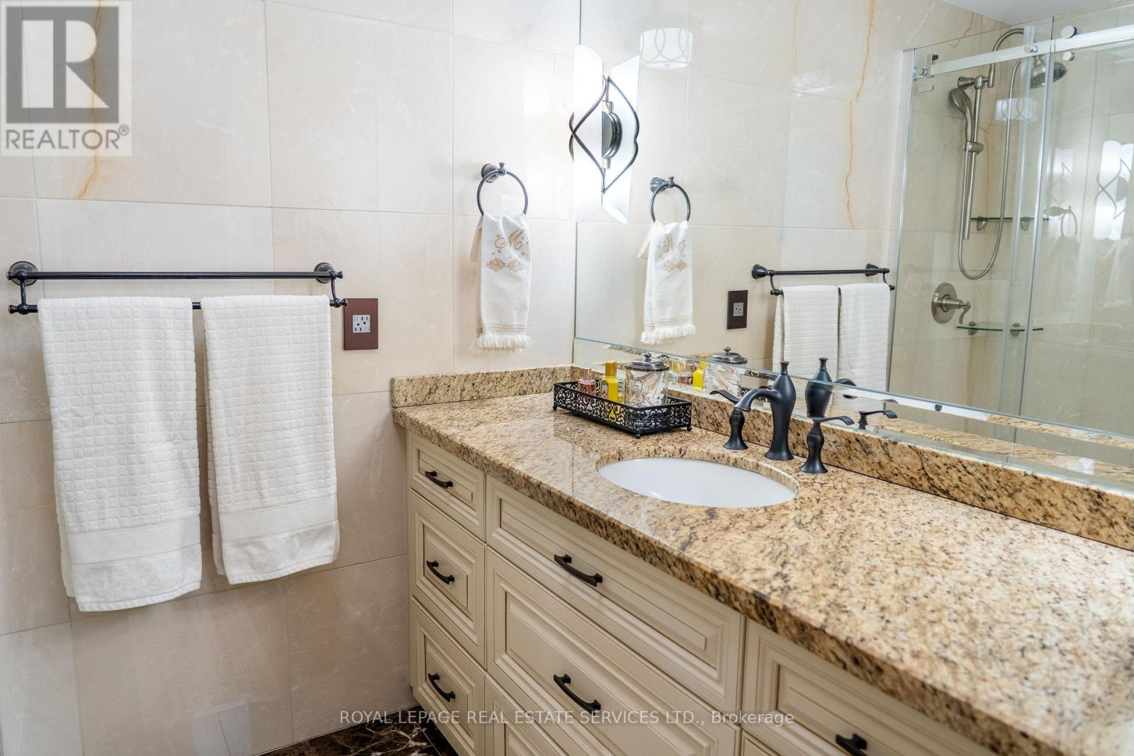 781 Fletcher Valley Crescent, Mississauga, Ontario  L5J 2X4 - Photo 13 - W12981446