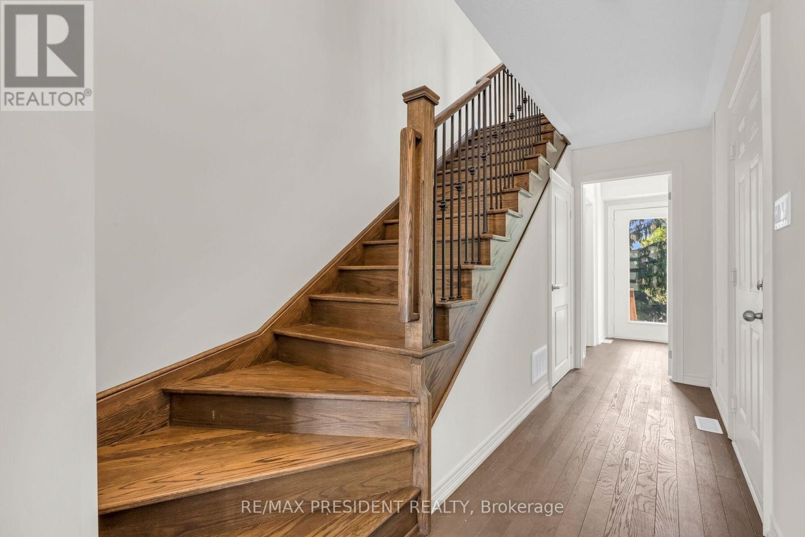 34 Queenpost Drive E, Brampton, Ontario  L6Y 6L2 - Photo 12 - W12981456