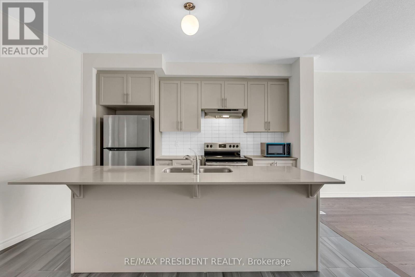 34 Queenpost Drive E, Brampton, Ontario  L6Y 6L2 - Photo 14 - W12981456